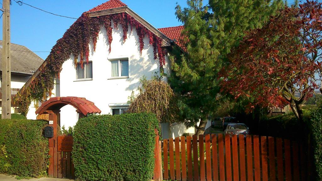 Ferienwohnung Viola Vendeghaz Kehidakustány Exterior foto